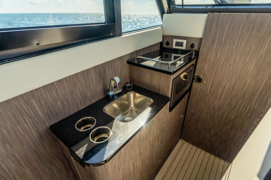 Invincible 46 Pilot House
