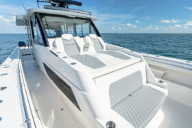 Invincible 46 Pilot House