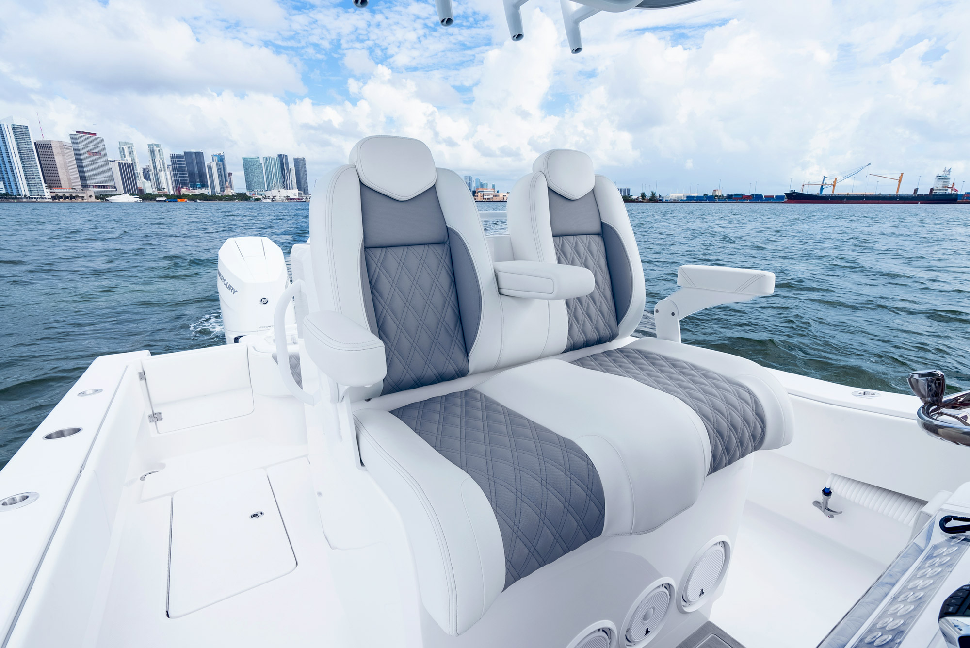 Invincible 33 Open Fisherman