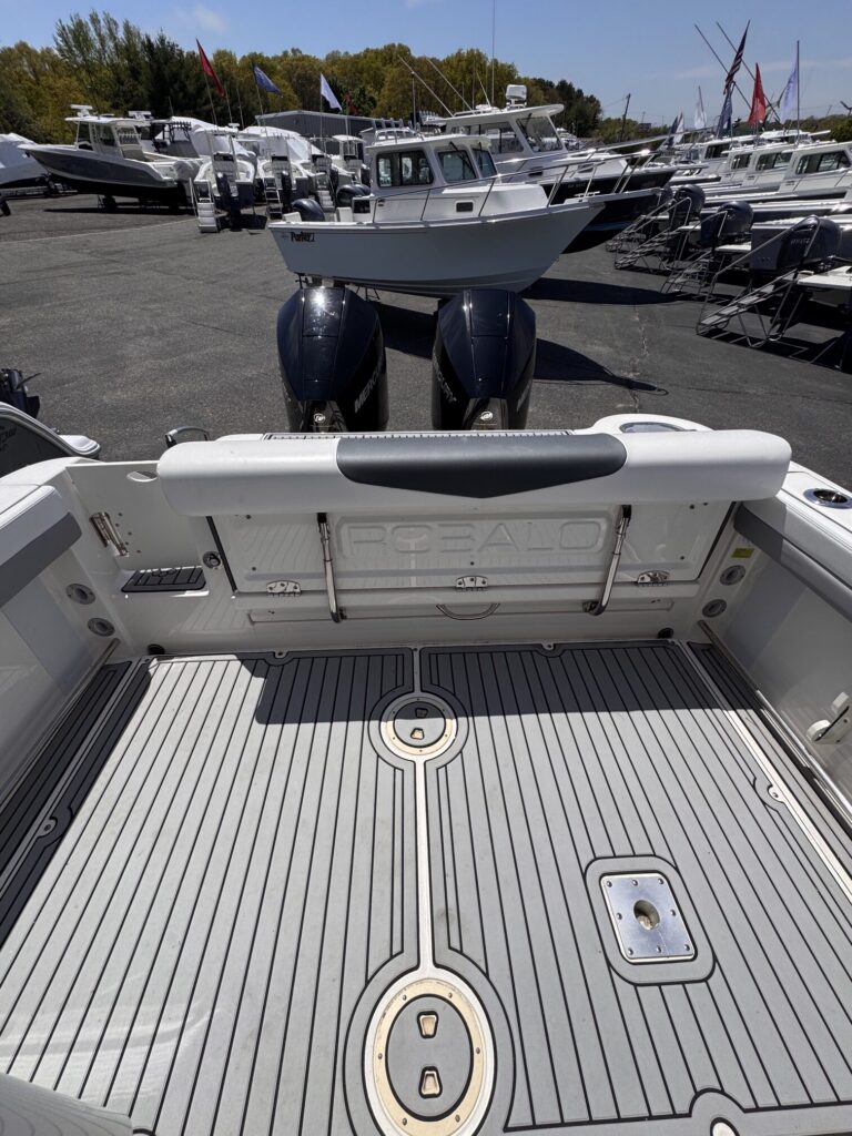 2021 Robalo R247