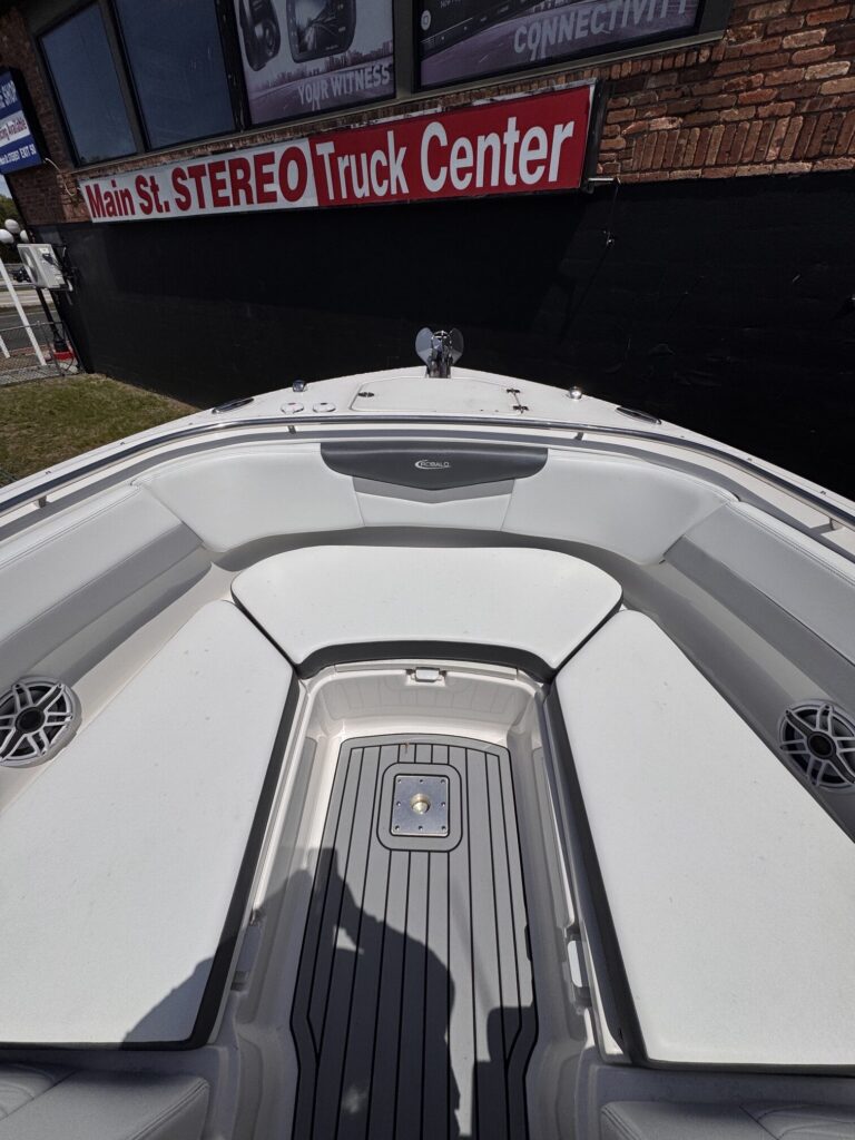2021 Robalo R247
