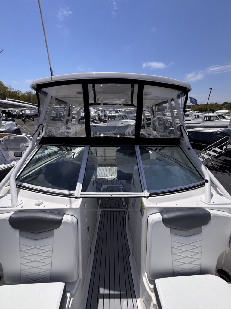 2021 Robalo R247