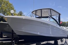 2021 Robalo R247